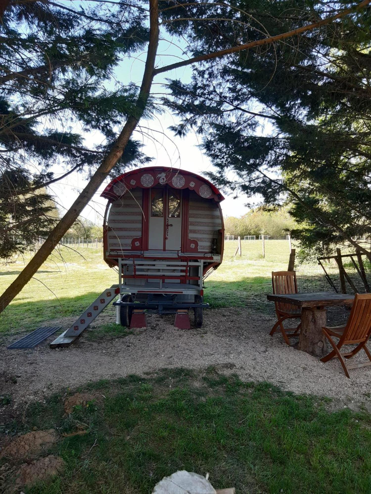 ホテル Roulotte Irlandaise Polly Saint-Vincent-en-Bresse エクステリア 写真